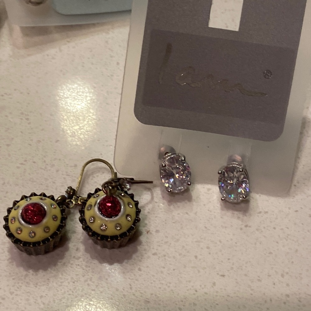 Stunning sparkling stud Earrings cupcakes